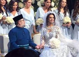 The yang dipertuan agong literally he who was made lord jawi is the monarch and head of state of malaysia the office was established i. Tun Mahathir Tak Tahu Agong Sudah Kahwin