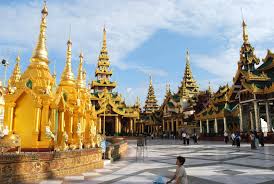 Tham quan khu chợ nổi, ngôi chùa vàng na chom thian, làng trồng trọt truyền thống thái lan, tại đây quý khách tự do trãi nghiệm lại. Top 10 Ngoi Chua Ná»•i Tiáº¿ng Linh Thieng á»Ÿ Bangkok Thai Lan Toplist Vn