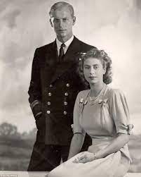 Edinburgh dükü prens philip mountbatten'i hepimiz kraliçe 2. Harry And Meghan Release Touchingly Intimate Engagement Photos Young Queen Elizabeth Young Prince Philip Princess Elizabeth