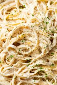 It's ridiculously easy, ultra creamy, and doesn't do that thing that alfredo sauces sometimes. Quick Easy Alfredo Sauce Salt Lavender