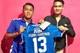 Kontrak febri hariyadi sudah diperpanjang lagi. Debut Sejak 2017 Febri Hariyadi Jadi Pemain Diklat Terlama Berseragam Persib Bolasport Com