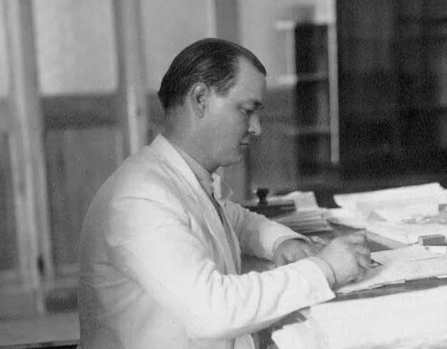 Dr. Paulino Muller foi assassinado em 1938. Ex prefeito de Vitória. Pra mim novidade
