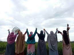 Sahabat muslim mungkin langsung teringat kepada seorang lelaki muslim yang memakai baju taqwa, sarung, dan. Sahabat Fillah Till Jannah Ngajiyuuk