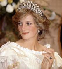 Aus der stirnbinde, die nach einem sieg getragen wurde, entwickelte sich die königsbinde. Die 90 Besten Bilder Zu Diana Tiara In 2020 Prinzessin Diana Diana Lady Diana