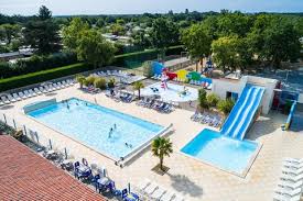 Piscine Et Parc Aquatique Dans Le Camping Village Le Domaine D Oleron Homair Vacances