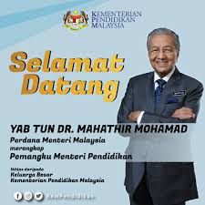Dia adalah seorang dokter… dia adalah seorang dokter sebelum menjadi politisi di partai umno, dan naik dengan cepat dari anggota parlemen menjadi perdana menteri. Selamat Datang Yab Tun Dr Mahathir Mohamad Jabatan Penerangan Malaysia
