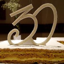 Por isso, foi escolhida para representar a sobriedade e a sinceridade do amor na vida a dois. Pin Em Bodas De Perolas Papis