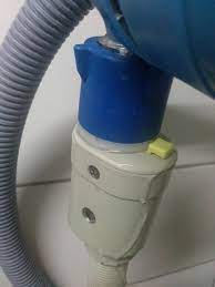 Dafür gibt es in der regel einen kleinen wasserhahn in dem entsprechenden feuchtraum, wenn dieser raum für eine waschmaschine vorgesehen ist. Neue Waschmaschine Zulaufschlauch Tropft Egal Mit Welchem Schlauch