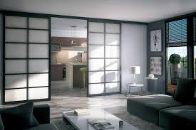 Mur de colonnes pour séparer cuisine et salon et support tv. Portes Coulissantes Sur Mesure Archea