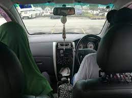 Sedangkan, definisi sholat menurut istilah adalah serangkaian kegiatan ibadah khusus yang diawali dengan takbiratul ihram dan diakhiri dengan membaca salam. Hukum Solat Dalam Kereta