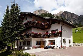 Haus of bonaparte is a real estate agency serving biloxi, mississippi and surrounding areas. Pension Garni Haus Erica Bewertungen Fotos Preisvergleich Corvara Kurfar Sudtirol Tripadvisor