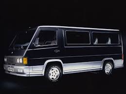 A Priori Peu Glamour L Rsquo Histoire Des Utilitaires Peut Reveler Bien Des Surprises Tel Ce Combi Mercedes Made In Spain En 2020 Mercedes Benz Amg Mercedes Voiture