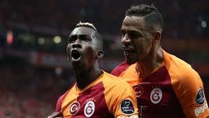 İki takım arasındaki anlaşma gereği konuk ekip beşiktaş'ın seyircisinin salona alınmadığı mücadeleye sarı kırmızılı takım etkili başladı. Galatasaray Besiktas Mac Sonucu Ve Mac Ozeti Aslan Zirveyi Geri Aldi Gs Bjk