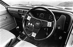 ブラックに統一されたコックピット周り 5mtはクロスミッション化され ショートストロークでタッチもいい 徳大寺 自動車 カー