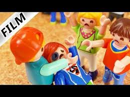 Es viel auf und er war auch sofort geständig. Playmobil Film Deutsch Prugelei Auf Schulhof Julian Wird Verhauen Kinderfilm Familie Vogel Youtube Kinder Filme Kinderfilm Filme Deutsch