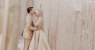 Rahmat kepada kedua mempelai ini, (nama pengantin) dan (nama pengantin). Teks Doa Majlis Perkahwinan Ringkas