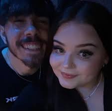 Is the Shatter Me series long and good?