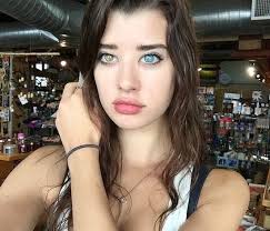 Sarah Mcdaniel Sarah S Right Eye Is Yellow Brown While The Left One Is A Lovely Bonnie Blue Not On Different Colored Eyes Heterochromia Model Beautiful Eyes Sarah rose mcdaniel is an american model. sarah mcdaniel sarah s right eye is