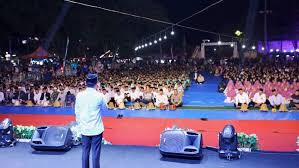 Ribuan Santri Padati Lapangan Merdeka Watampone dalam Tabligh Akbar  Peringatan 1 Dekade MHQ Tonra Watampone,– Ribuan santri dan masyarakat  memadati Lapangan Merdeka Watampone untuk menghadiri puncak peringatan 1  Dekade Pondok Pesantren Madrasah