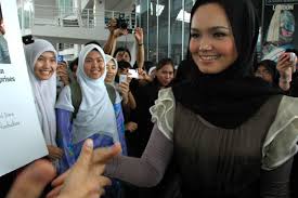 Dato siti nurhaliza orchestra medley @ royal albert hall performed by london sym. Alumni Limkokwing University Of Creative Technology
