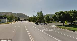 Baby Crawls Across Four Lane Street In Utah And Survives Daily Mail Online