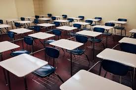 Castellammare di Stabia: scuola riapre con sicurezza rafforzata dopo aggressione a docente di sostegno