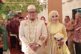 Maybe you would like to learn more about one of these? Pengantin Hijab Bridal Paes Tradisional Rumah Rias Itut Bambang Bridestory