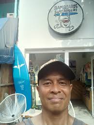 If you guys go to Playa El Tunco in 🇸🇻 El Salvador 🇸🇻 and see this hand  shaped Rory Russell blue Pipeliner Lightning Bolt Surfboards outside and