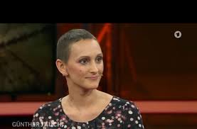He is known for a unique style of informing and entertaining people that is generally considered witty and funny; Stuttgarterin Eva Fidler Bei Gunther Jauch Das Kriegen Wir Irgendwie Hin Stuttgart Stuttgarter Nachrichten