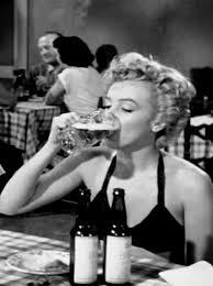 7ce9721782363fe1b8d5d9f30389cbf8 Jpg 500 670 Pixels Bier Trinken Norma Jeane Leben
