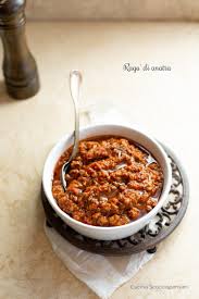 Il ragù di anatra è una ricetta perfetta per le feste comandate o per stupire la suocera una domenica a pranzo. Ragu Di Anatra Cucina Scacciapensieri
