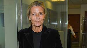 Selon certaines informations, elise lucet aurait retrouvé l'amour auprès d'un certain xavier. Claire Chazal Est Elle En Couple La Journaliste Se Confie Voici