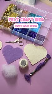 ‪Felt Crafts is my love language 💜 save this sewing tutorial for your next diy  craft project! 🪡 🧵 #feltcrafts #sewingtutorial #diycraft #feltfood  #beading‬‏