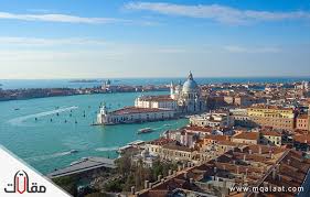 تّعرف مدينة البندقية باسم أخر وهو فينيسيا فهي مدينة تقع في شمال شرق إيطاليا، وهي عاصمة منطقة فينيتو، حيث يبلغ عدد سكانها حوالي 259,263 نسمة وفقًا لإحصائيات عام 2013 ، والتي تضم 118 جزيرة صغيرة مفصولة بواسطة قنوات ومرتبطة مع بعضها البعض بواسطة أكثر من 400 جسر، وتقع. Ø§ÙØ¨ÙØ¯ÙÙØ© Ø§ÙØ·Ø§ÙÙØ§ ÙÙÙØ¹ ÙÙØ§ÙØ§Øª
