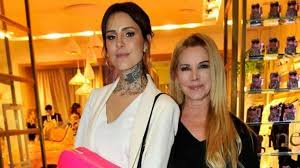 Preferiría ser original antes que tener tu patética fama y tu dinero, y vivir mi vida como un patético clon,. Con Una Imagen Cande Tinelli Pidio Por La Salud De Su Mama Noticias Cadena 3 Argentina