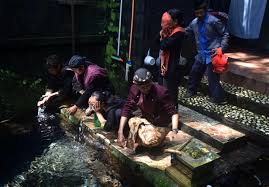 Make social videos in an instant: Tengger Tribe Conducts Holy Water Ritual In Wendit Spring Art Culture The Jakarta Post