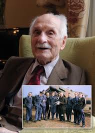 Some of the ex Kirky Rd schoolkids might be able to put names to these  faces. Garry Hemingway