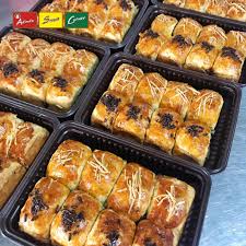 Jual bolen pisang, cheese roll, choco roll dan gethuk pisang mini khas kediri. Bolen Pisang Coklat Keju Adinda Shopee Indonesia