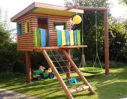 Große auswahl an verschiedenen modellen günstige preise kostenfreier versand » zum.wie pflege ich gartenhäuser aus holz richtig? Kinderspielhaus Im Garten Schaukel Holzhaus Spielhaus Outdoor Diy Projects Childrens Playhouse Diy Playground Backyard For Kids