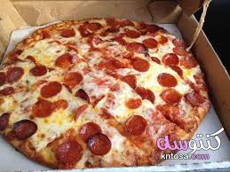 اشكال بيتزا هت بالصور اشكال بيتزا جديده اشكال البيتزا الايطالية طريقة عمل البيتزا بالصور Food Pepperoni Pizza Pizza