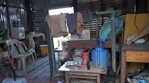 Hidup sebatang kara, oku warga emas tersugul sayu menunggu bantuan oleh itu, kerajaan bersedia meringankan beban rakyat yang dihadapi sepanjang tempoh pkp ini dilaksanakan dengan menghulurkan bantuan dari pelbagai aspek dan jenis bantuan kepada semua peringkat penduduk di malaysia. Warga Emas Hidup Sebatang Kara Di Tawau Lama Dapat Perhatian Sabah Post