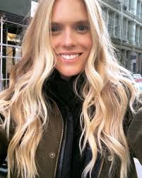 Laurie Daniel's Instagram, Twitter & Facebook