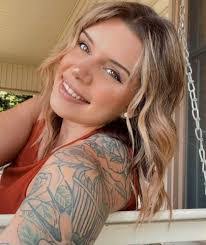 Jessica Meadows's Instagram, Twitter & Facebook