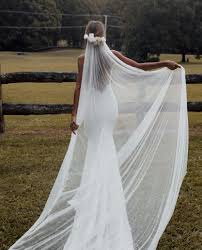 Wedding Veils Long Short Bridal Veils Grace Loves Lace In 2020 Wedding Dresses Images Country Wedding Dresses Country Style Wedding Dresses