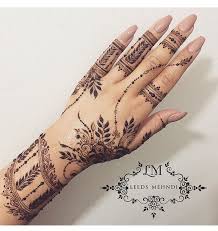 Pin By Zainab Alii On حناء Henna Tattoo Hand Henna Tattoo Designs Henna Designs