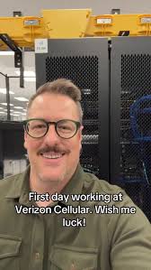 My first day working at @verizon! Super excited. I hope I don’t screw it  up! #verizon #outage #verizonoutage #fyp #cellphone
