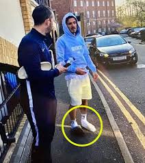 He wears shirt number 10 for the club. Jack Grealish Bricht Die Stille Nachdem Er Wahrend Der Coronavirus Krise Gefeiert Hat Erwahnt Aber Keinen Autounfall Nach Welt