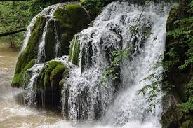 Bigar waterfall looks like something straight out of a fairytale. Tagestour Zum Bigar Wasserfall Und Zur Donauschlucht Westrumanien 2021
