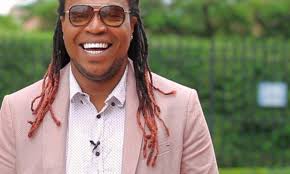 Junior jein, cuyo nombre es harold angulo vencé, residía en la ciudad de cali, donde desarrollaba su carrera musical y trabajaba en solidaridad con las víctimas de la masacre de llano verde. 7ikin1qritmrrm