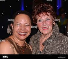 Cara Mayes's Instagram, Twitter & Facebook